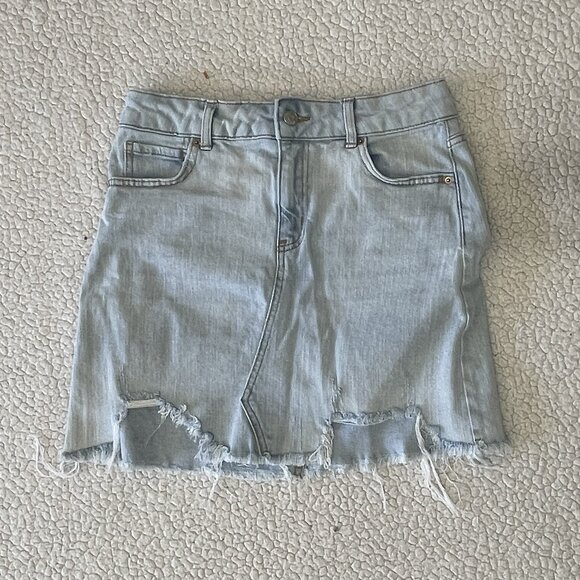 Wild Fable Distressed Mini Skirt light Wash size 6 - - Picture 1 of 3